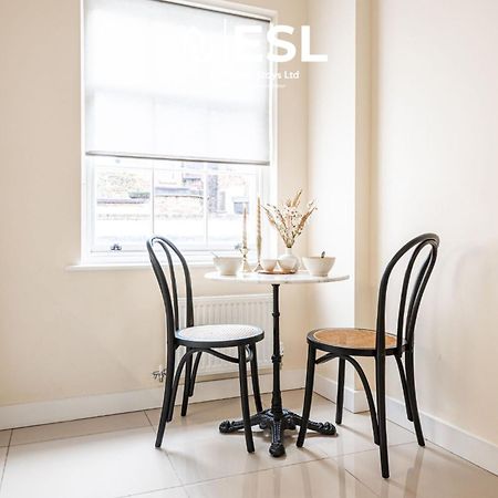 Elegant Apartment On Historic Cobbled High St Shrewsbury Town Centre المظهر الخارجي الصورة